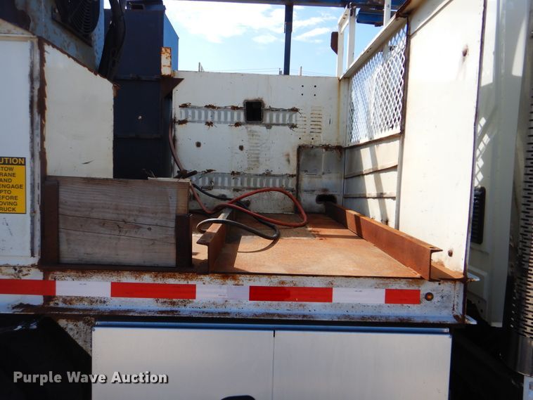 image for item GF9234 2008 International 7400  utility truck with crane