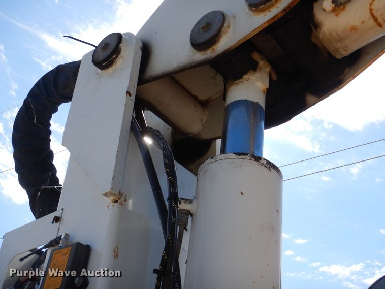 image for item GF9234 2008 International 7400  utility truck with crane