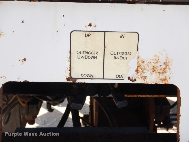 image for item GF9234 2008 International 7400  utility truck with crane