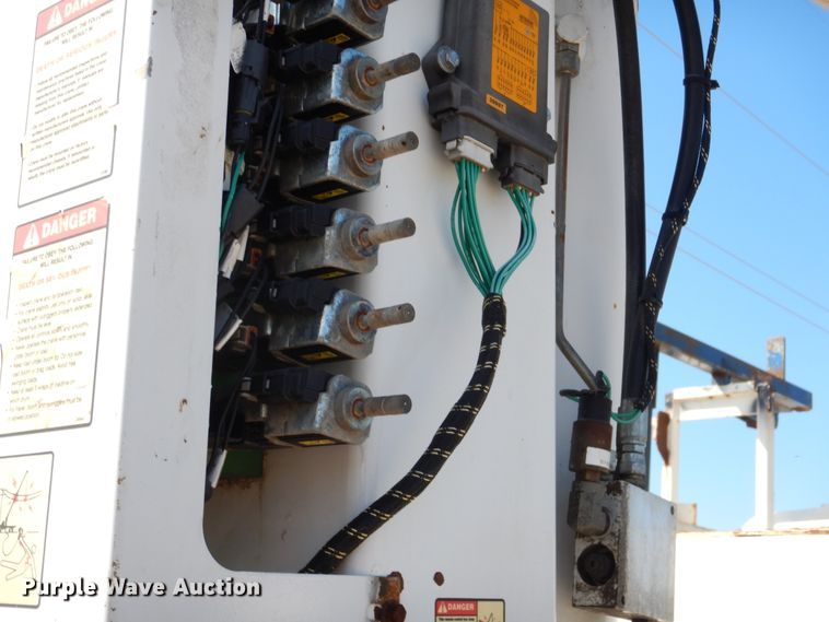 image for item GF9234 2008 International 7400  utility truck with crane