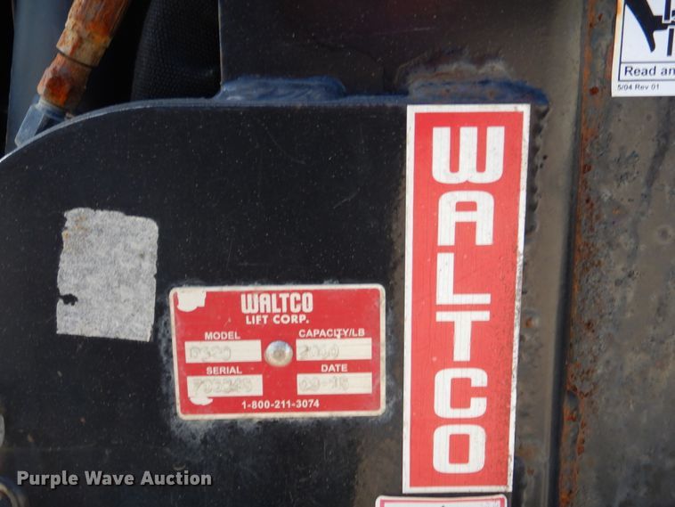 image for item GF9234 2008 International 7400  utility truck with crane