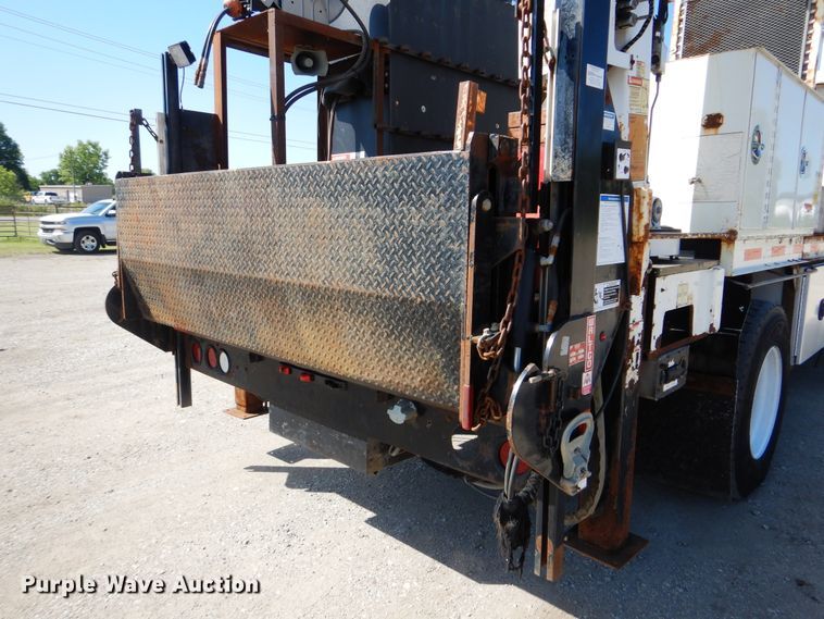 image for item GF9234 2008 International 7400  utility truck with crane