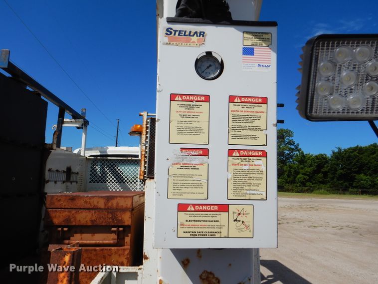 image for item GF9234 2008 International 7400  utility truck with crane