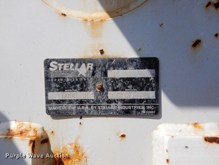 image for item GF9234 2008 International 7400  utility truck with crane