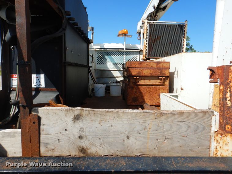 image for item GF9234 2008 International 7400  utility truck with crane