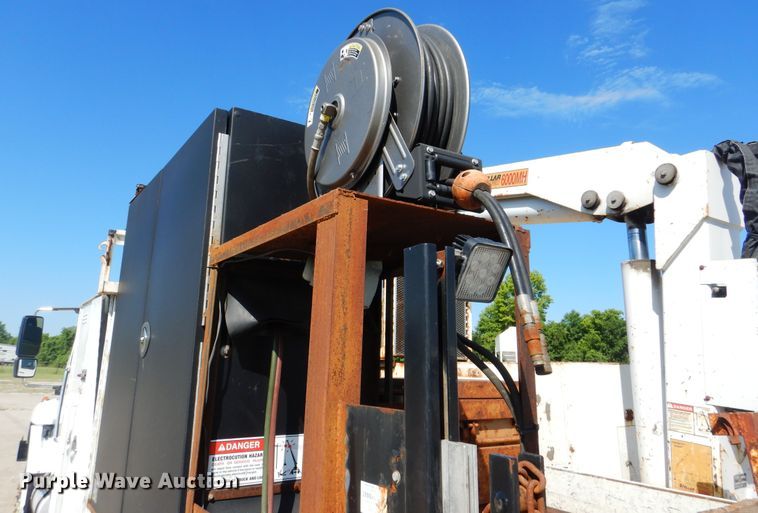 image for item GF9234 2008 International 7400  utility truck with crane