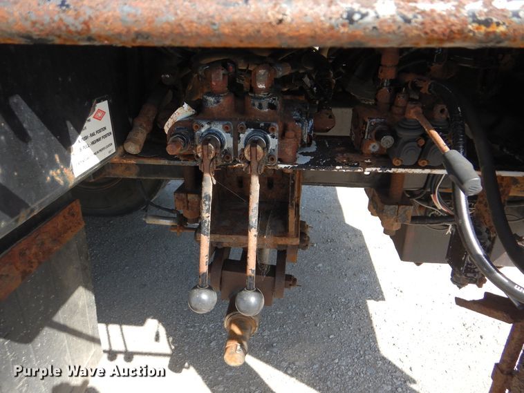 image for item GF9234 2008 International 7400  utility truck with crane