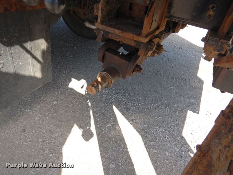 image for item GF9234 2008 International 7400  utility truck with crane