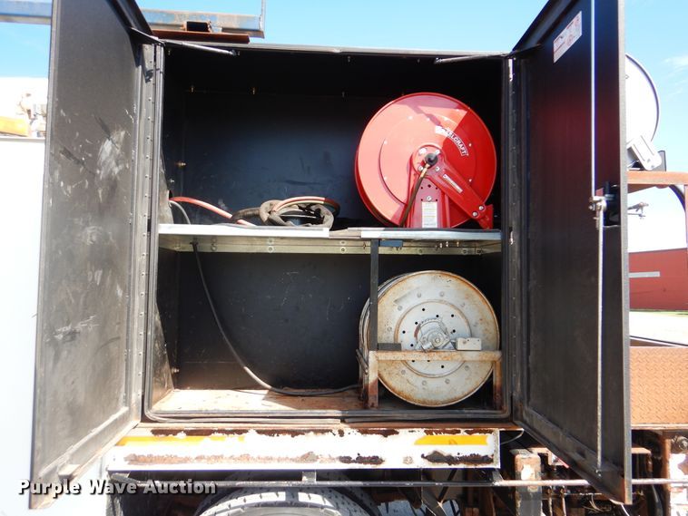 image for item GF9234 2008 International 7400  utility truck with crane