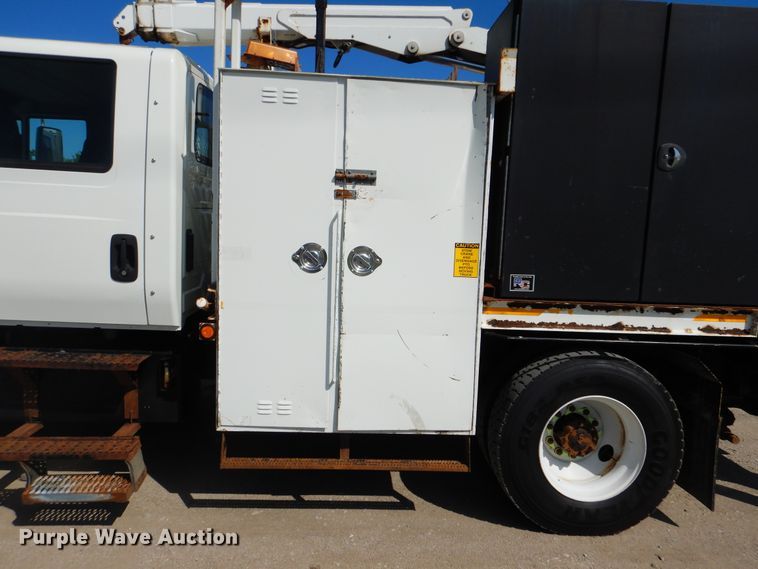 image for item GF9234 2008 International 7400  utility truck with crane