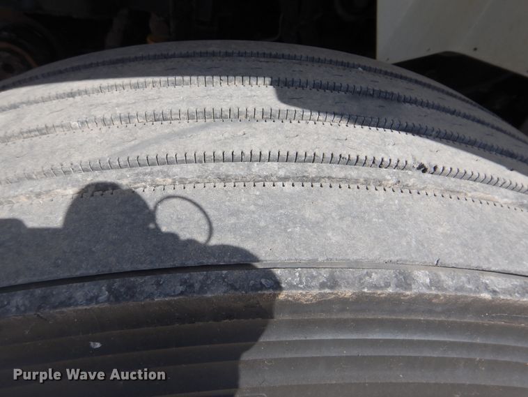 image for item GF9234 2008 International 7400  utility truck with crane