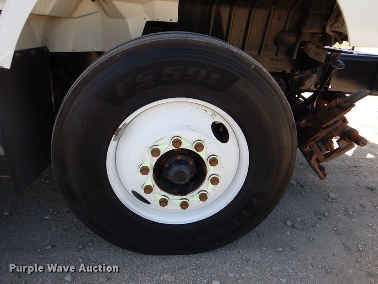 image for item GF9234 2008 International 7400  utility truck with crane