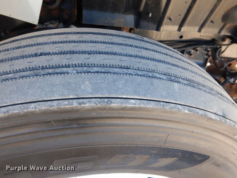 image for item GF9234 2008 International 7400  utility truck with crane