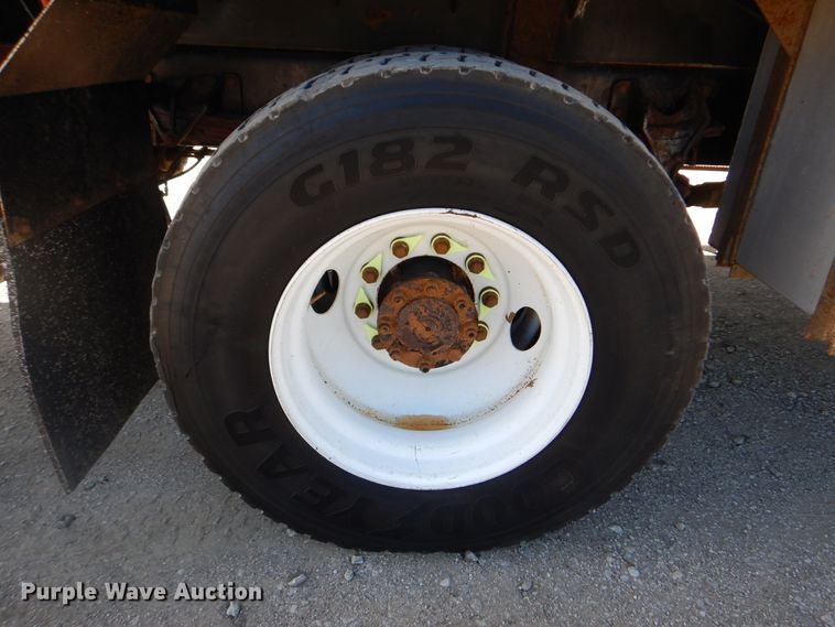 image for item GF9234 2008 International 7400  utility truck with crane