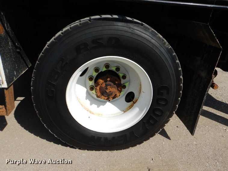 image for item GF9234 2008 International 7400  utility truck with crane