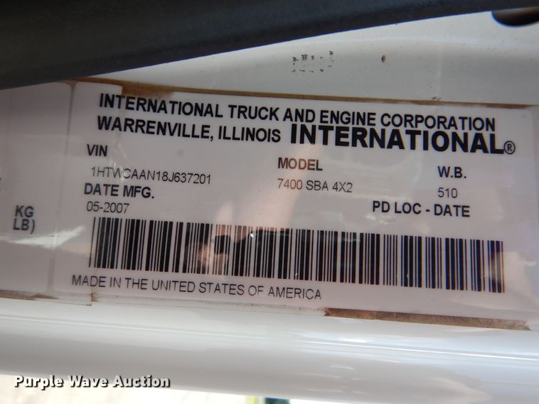 image for item GF9234 2008 International 7400  utility truck with crane