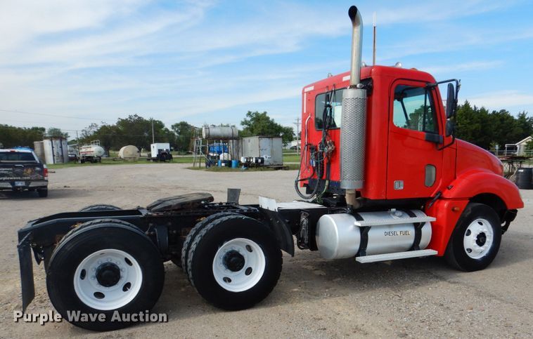 image for item GM9238 2005 Freightliner Columbia  semi truck