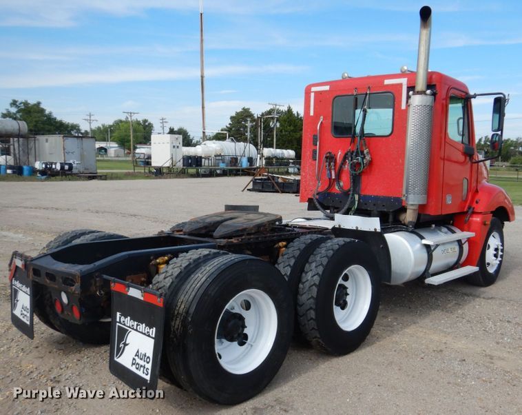 image for item GM9238 2005 Freightliner Columbia  semi truck