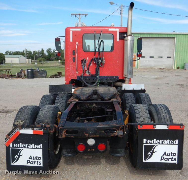 image for item GM9238 2005 Freightliner Columbia  semi truck