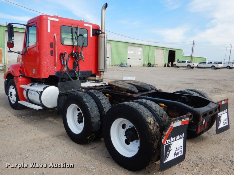 image for item GM9238 2005 Freightliner Columbia  semi truck