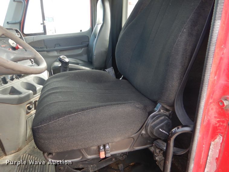 image for item GM9238 2005 Freightliner Columbia  semi truck