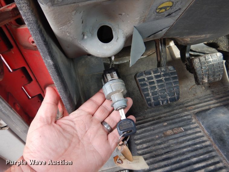 image for item GM9238 2005 Freightliner Columbia  semi truck