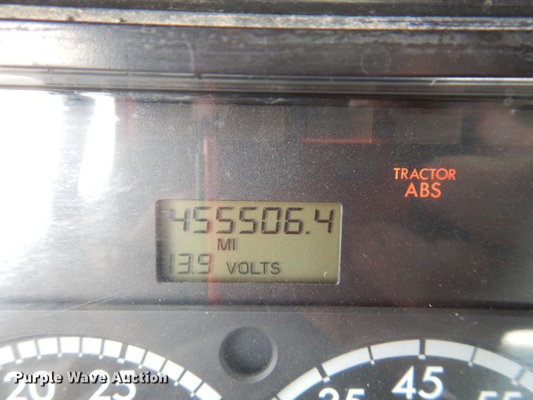 image for item GM9238 2005 Freightliner Columbia  semi truck