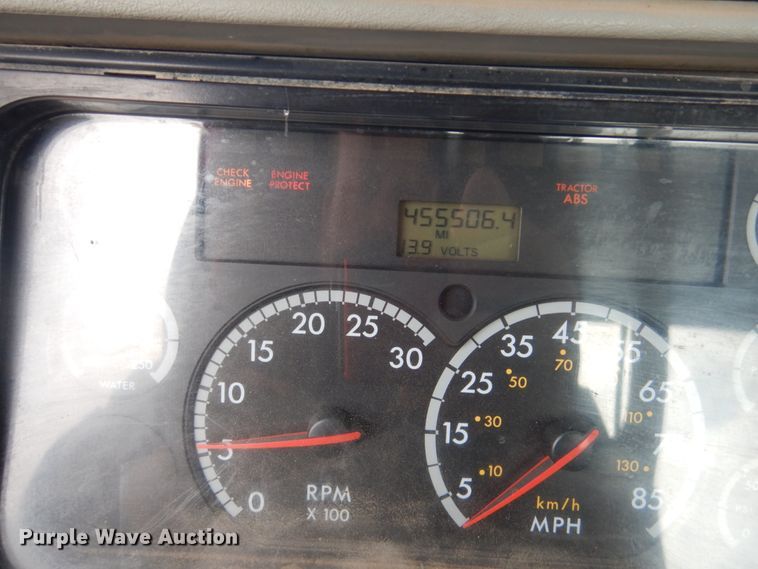 image for item GM9238 2005 Freightliner Columbia  semi truck