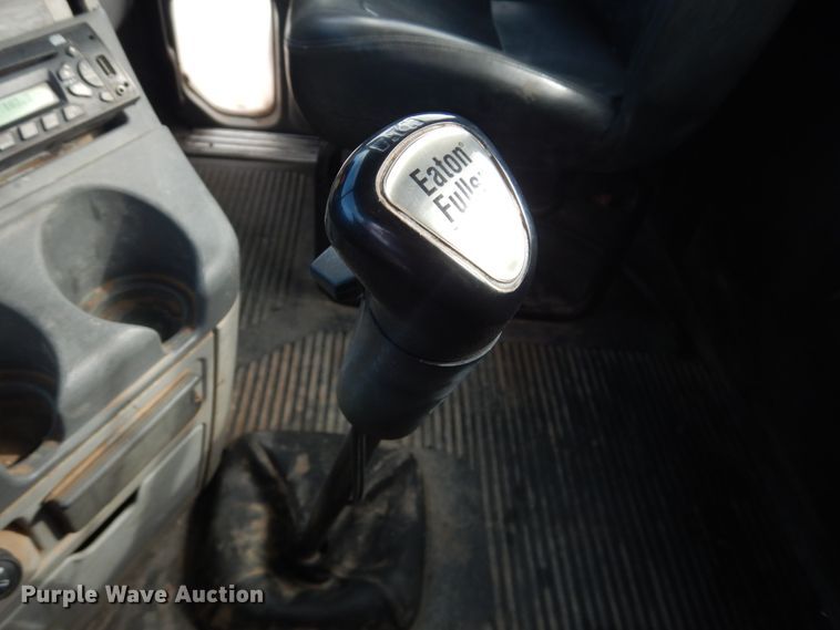 image for item GM9238 2005 Freightliner Columbia  semi truck