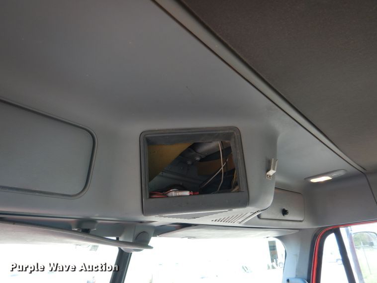 image for item GM9238 2005 Freightliner Columbia  semi truck