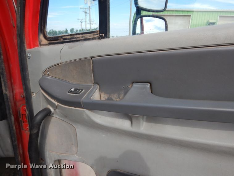 image for item GM9238 2005 Freightliner Columbia  semi truck