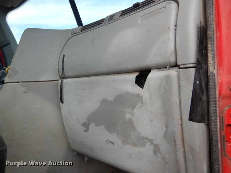 image for item GM9238 2005 Freightliner Columbia  semi truck