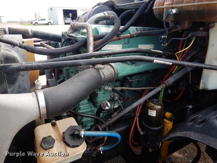 image for item GM9238 2005 Freightliner Columbia  semi truck