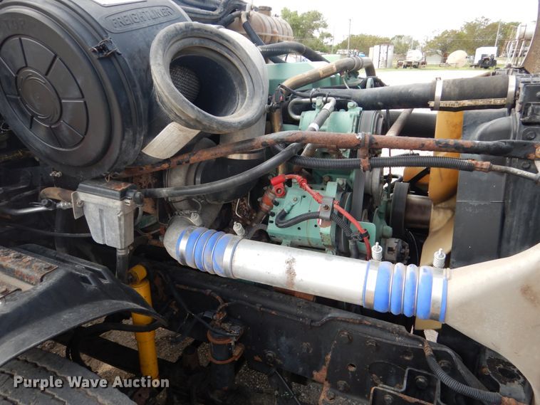 image for item GM9238 2005 Freightliner Columbia  semi truck