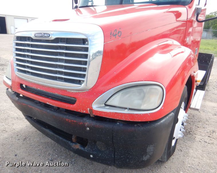image for item GM9238 2005 Freightliner Columbia  semi truck