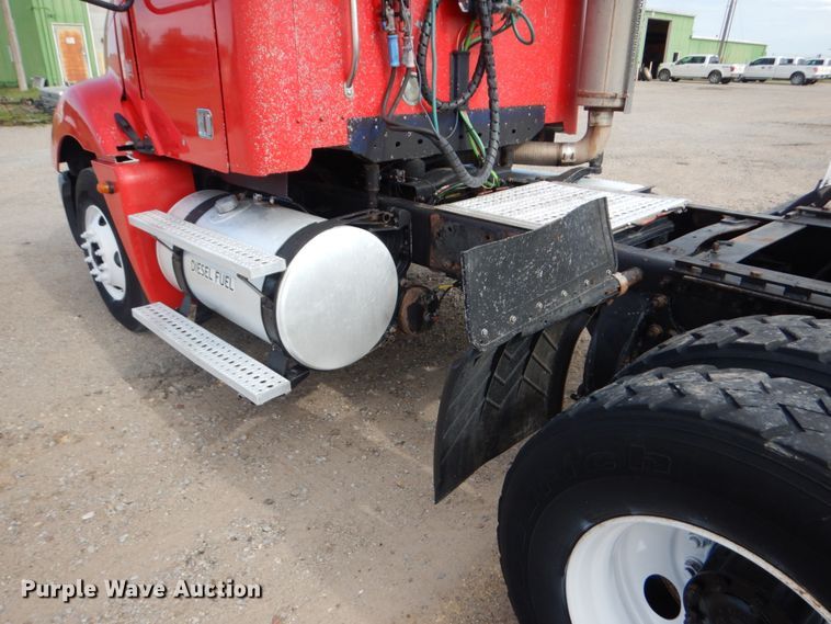 image for item GM9238 2005 Freightliner Columbia  semi truck