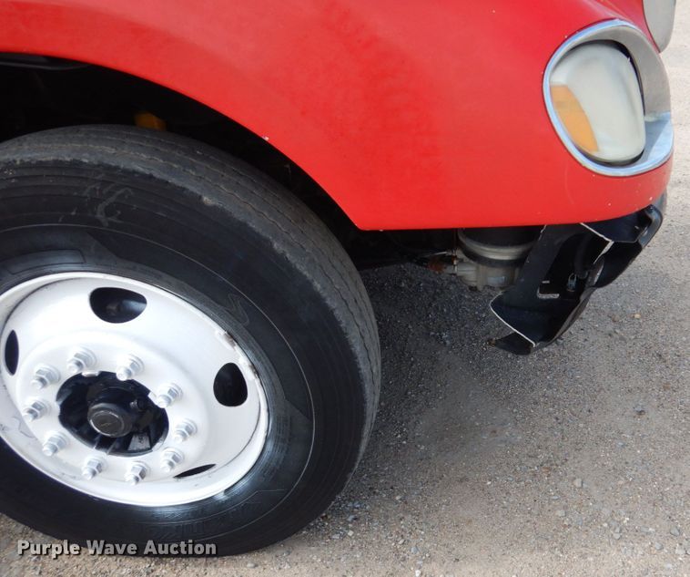 image for item GM9238 2005 Freightliner Columbia  semi truck