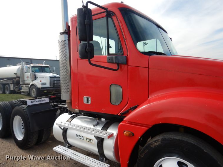 image for item GM9238 2005 Freightliner Columbia  semi truck