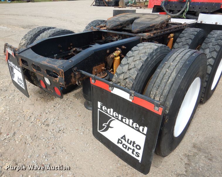 image for item GM9238 2005 Freightliner Columbia  semi truck