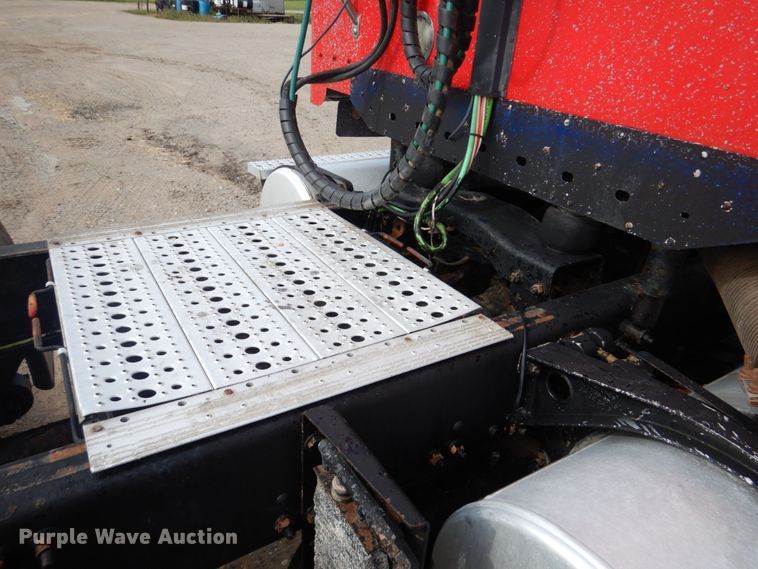 image for item GM9238 2005 Freightliner Columbia  semi truck