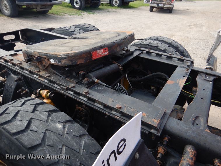 image for item GM9238 2005 Freightliner Columbia  semi truck