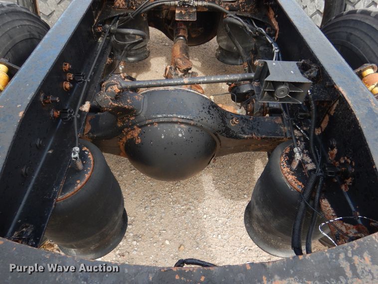 image for item GM9238 2005 Freightliner Columbia  semi truck