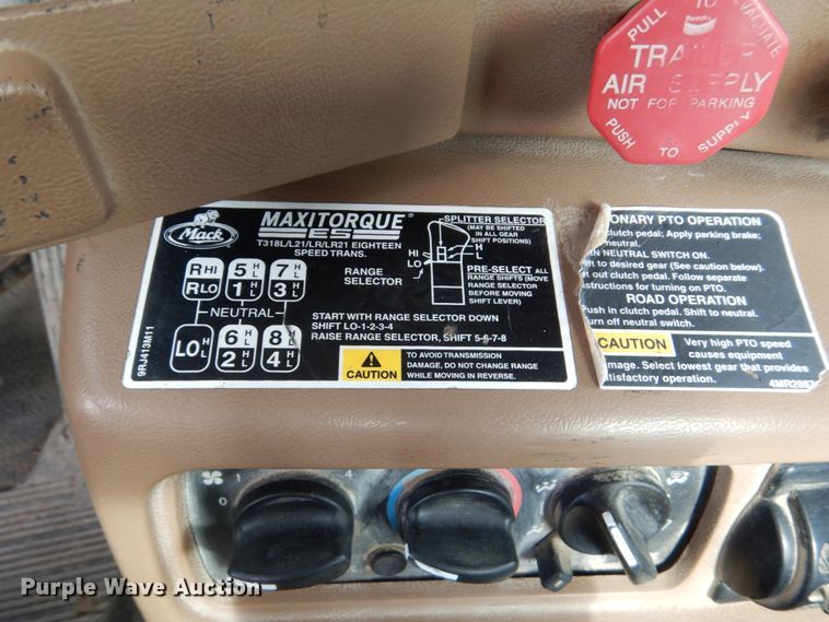 image for item GM9239 2006 Mack CV713  truck cab and chassis