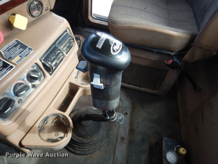 image for item GM9239 2006 Mack CV713  truck cab and chassis