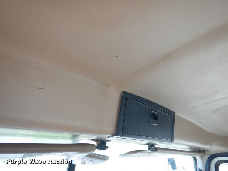 image for item GM9239 2006 Mack CV713  truck cab and chassis