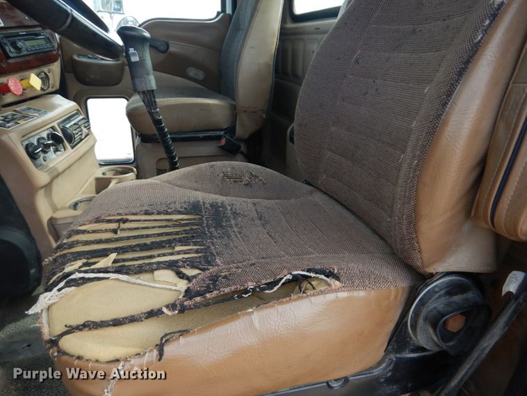 image for item GM9239 2006 Mack CV713  truck cab and chassis