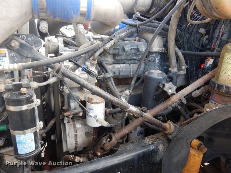 image for item GM9239 2006 Mack CV713  truck cab and chassis