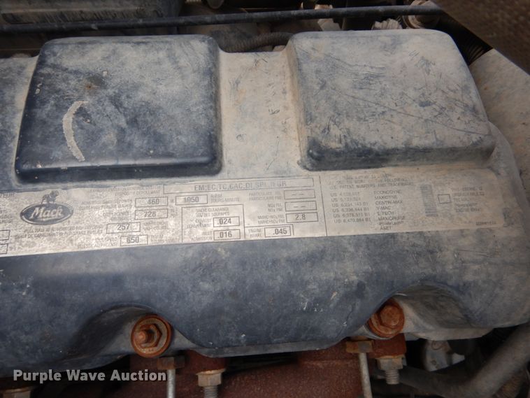 image for item GM9239 2006 Mack CV713  truck cab and chassis