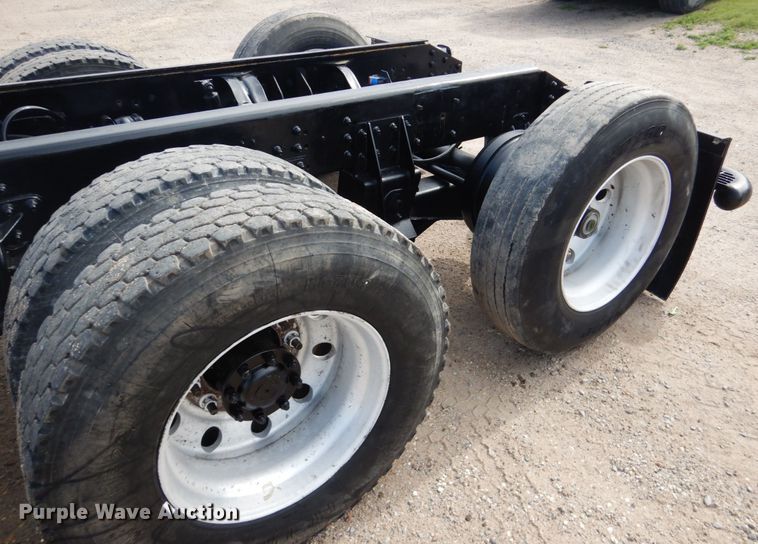 image for item GM9239 2006 Mack CV713  truck cab and chassis