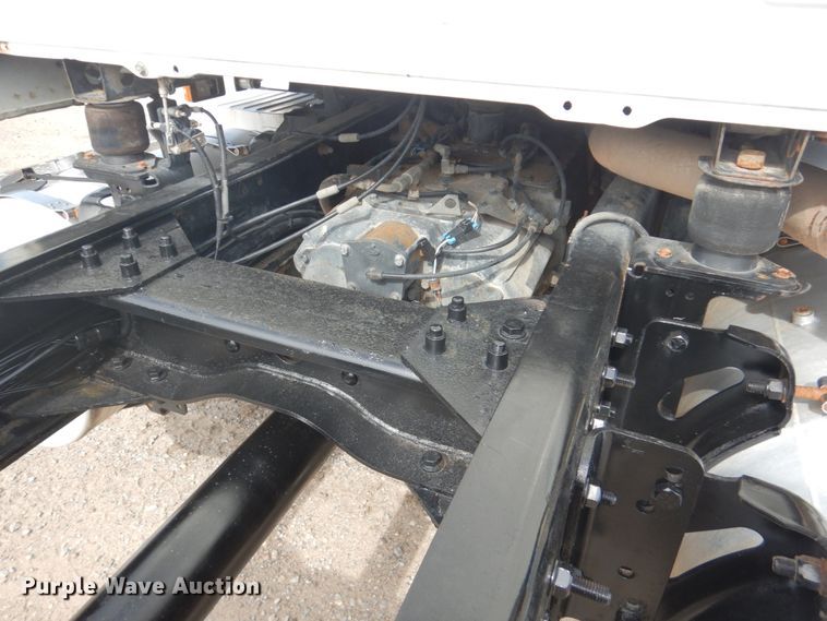 image for item GM9239 2006 Mack CV713  truck cab and chassis